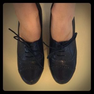 Chelsea Crew navy blue heel lace up oxford